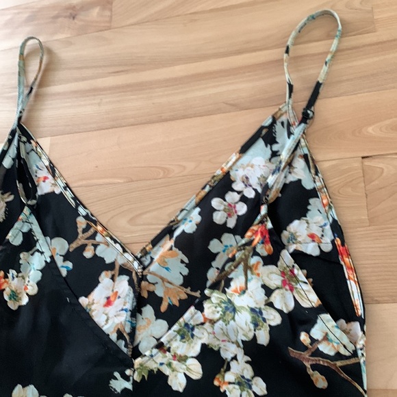 WYLDR dress super light and soft fabric, perfect condition x small - Picture 3 of 5